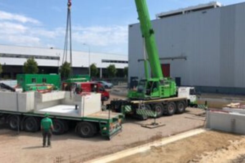 Prefab loading docks met telescoopkraan