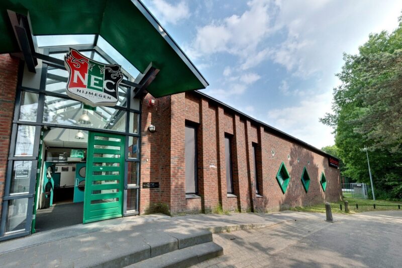 NEC Sportcomplex De Eendracht voorgevel rechts